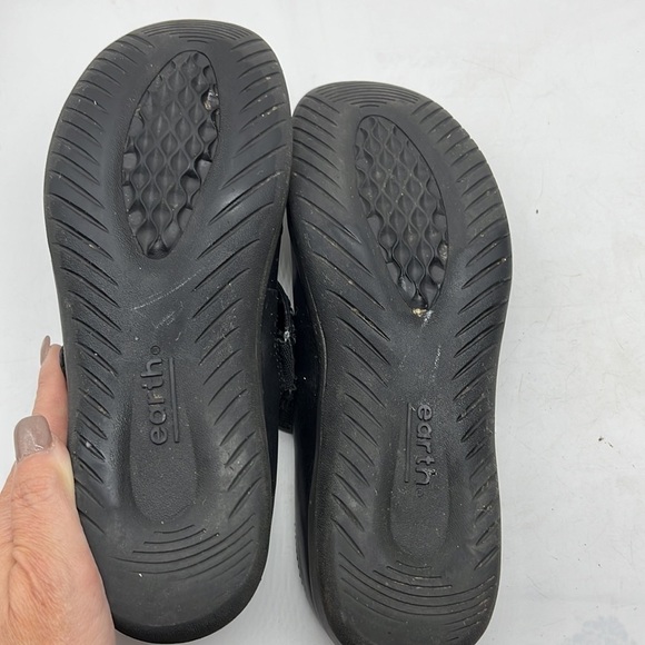 Earth Black Slip on Mules Sz 7.5. CM1870B - Picture 8 of 8